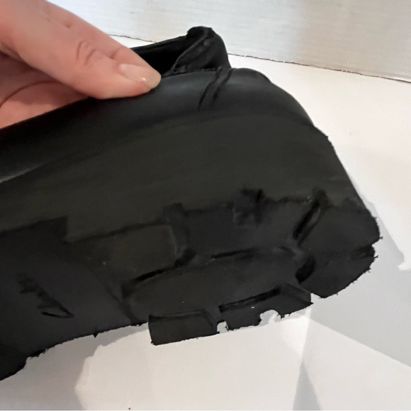 Screen Worn Interview With The Vampire Clarks Lug Sole Loafers Black Size 11 - Picture 11 of 12